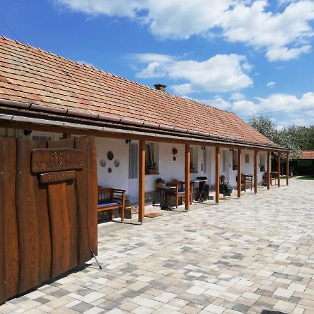Bobita Apartmanhaz Szilvásvárad Exteriör bild