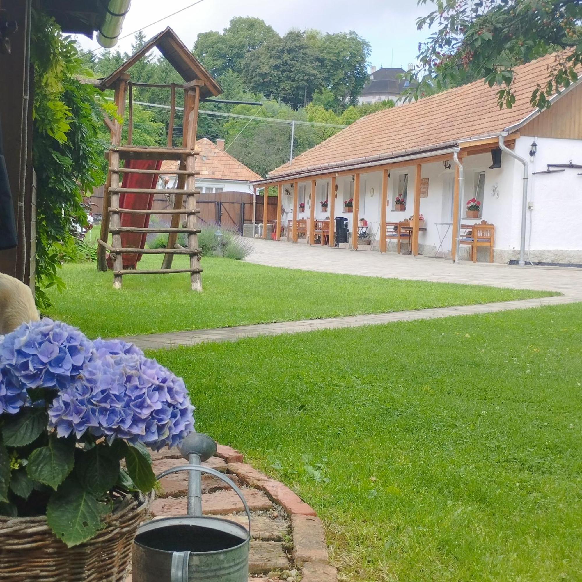 Bobita Apartmanhaz Szilvásvárad Exteriör bild